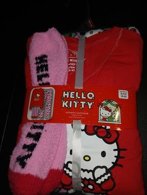 Hello Kitty Women's Christmas Pajama Set